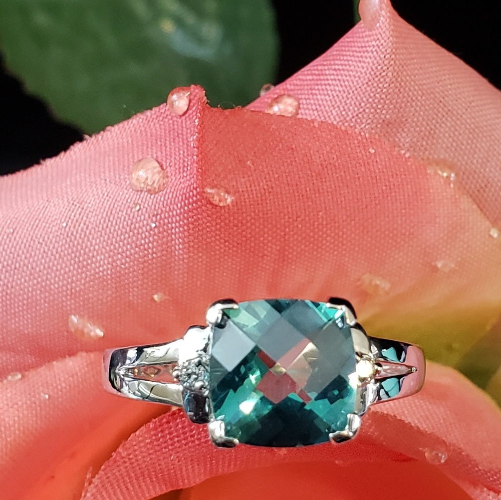 Nice! Solid 10kt Wt Gold &  Green Topaz Ring